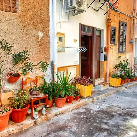 Casa Lio Holiday home Santa Flavia
